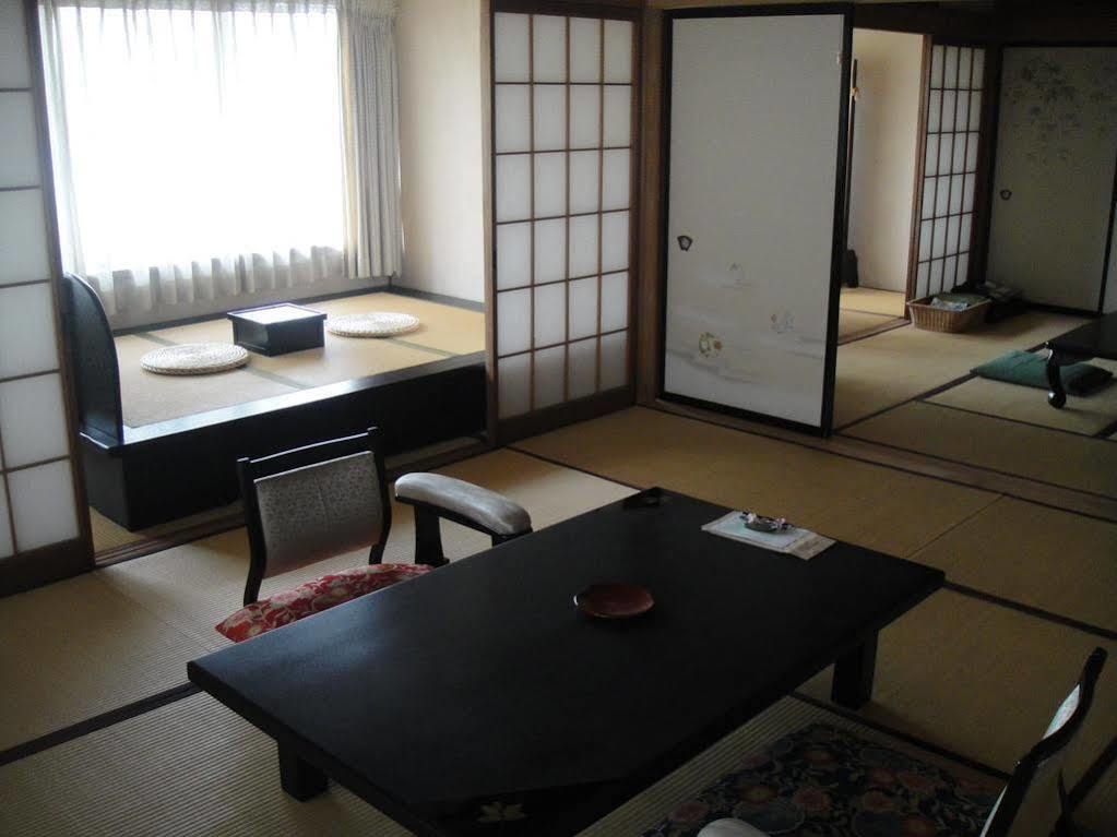 Jinpyokaku Hotell Yamanouchi  Exteriör bild