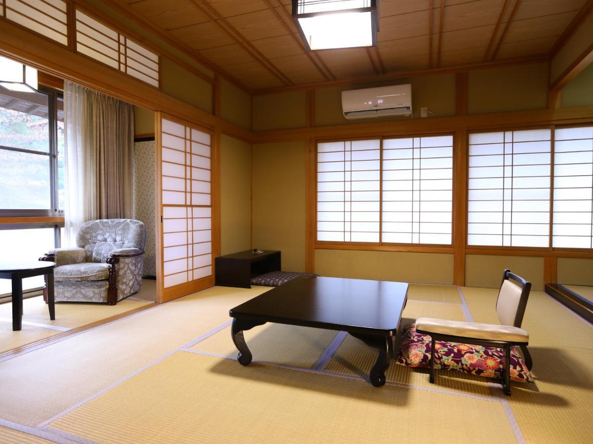 Jinpyokaku Hotell Yamanouchi  Exteriör bild